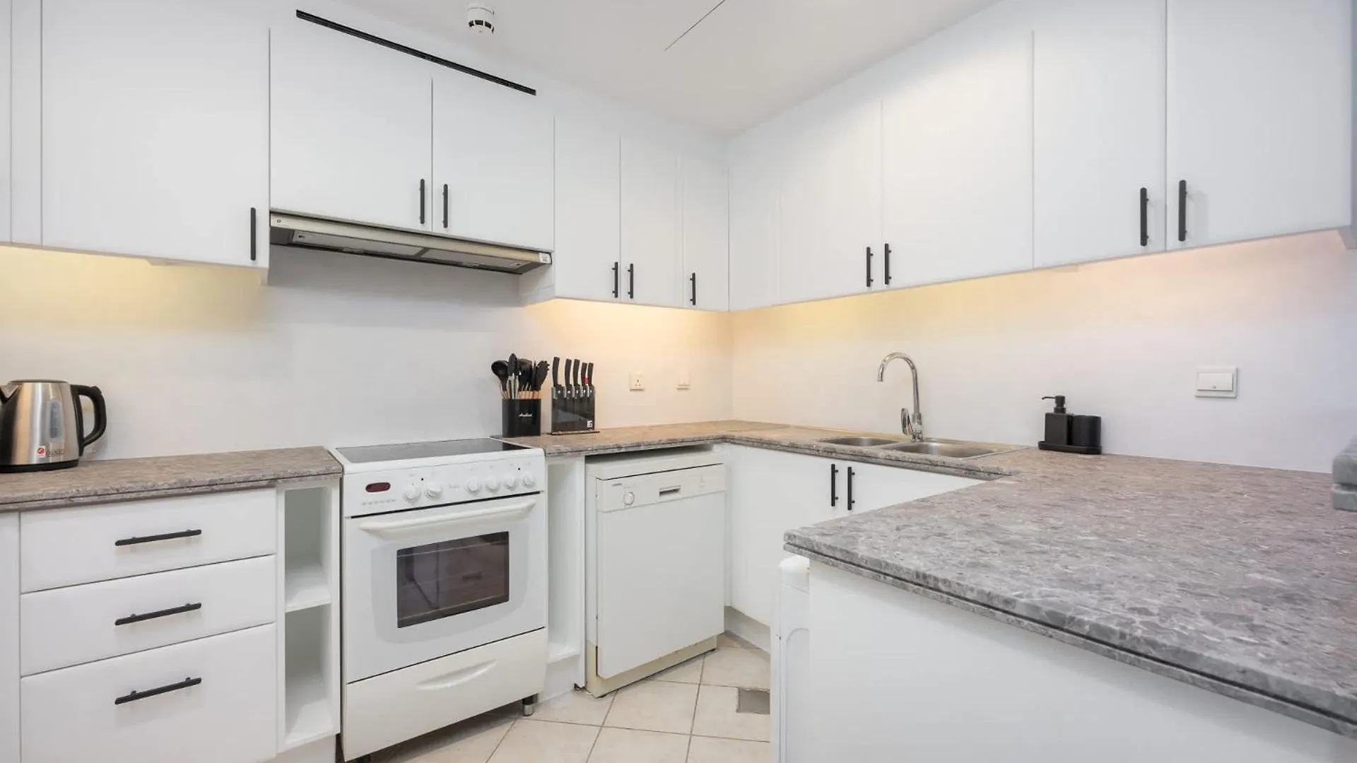 Prime 2Br Near Marina Mall & Tram Dubai United Arab Emirates