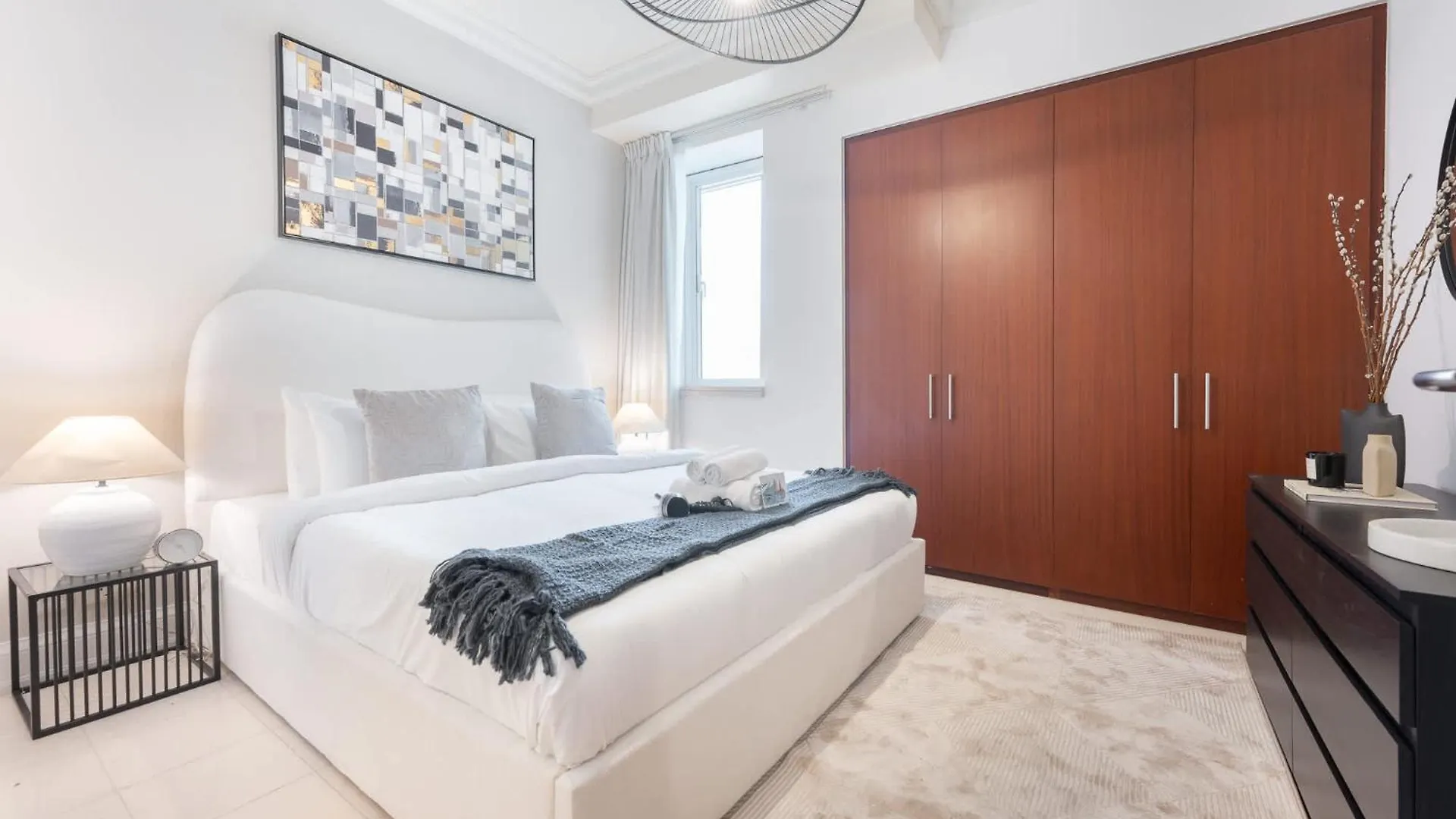 Apartment Prime 2Br Near Marina Mall & Tram Dubai