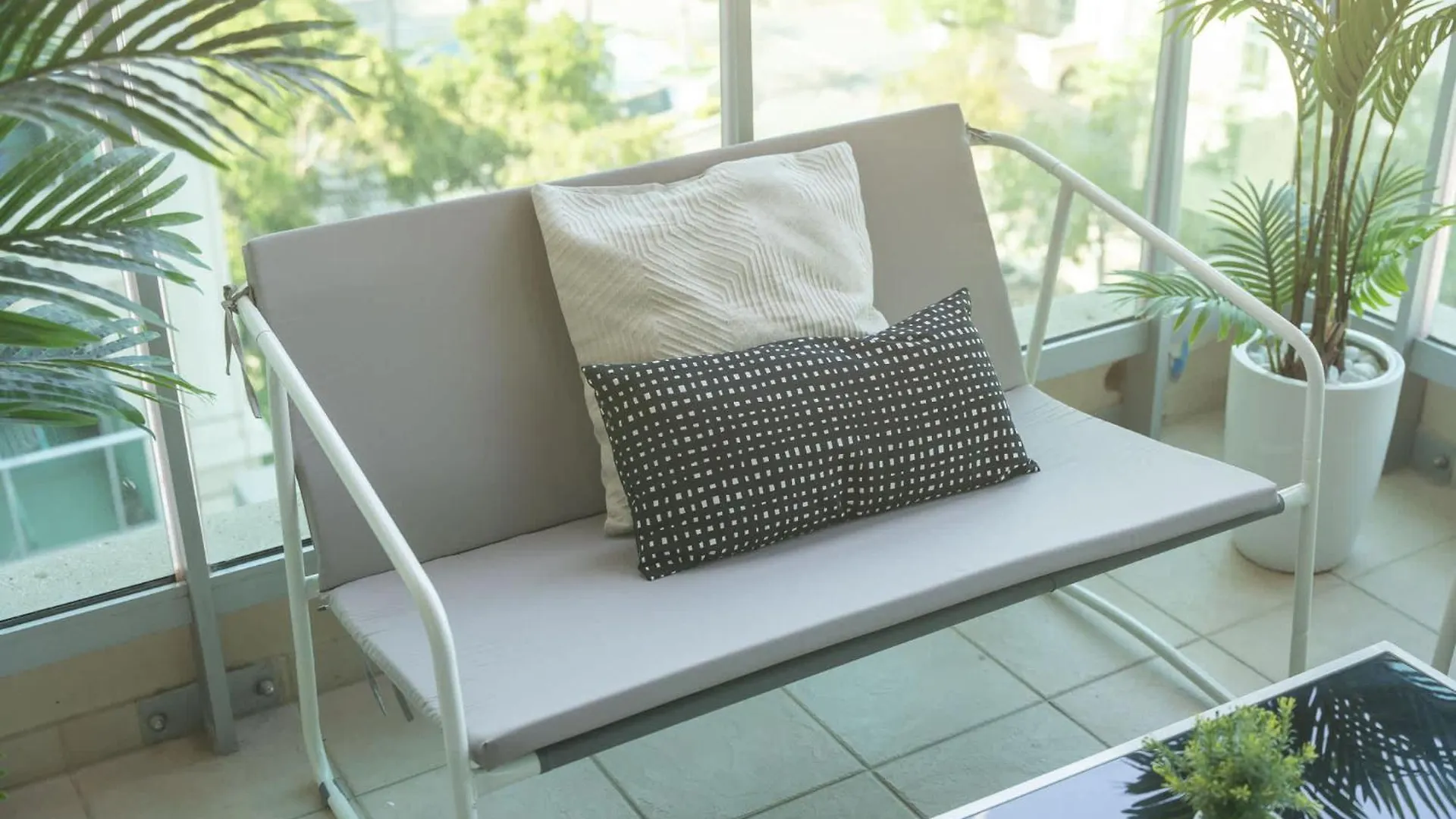 Apartment Prime 2Br Near Marina Mall & Tram Dubai
