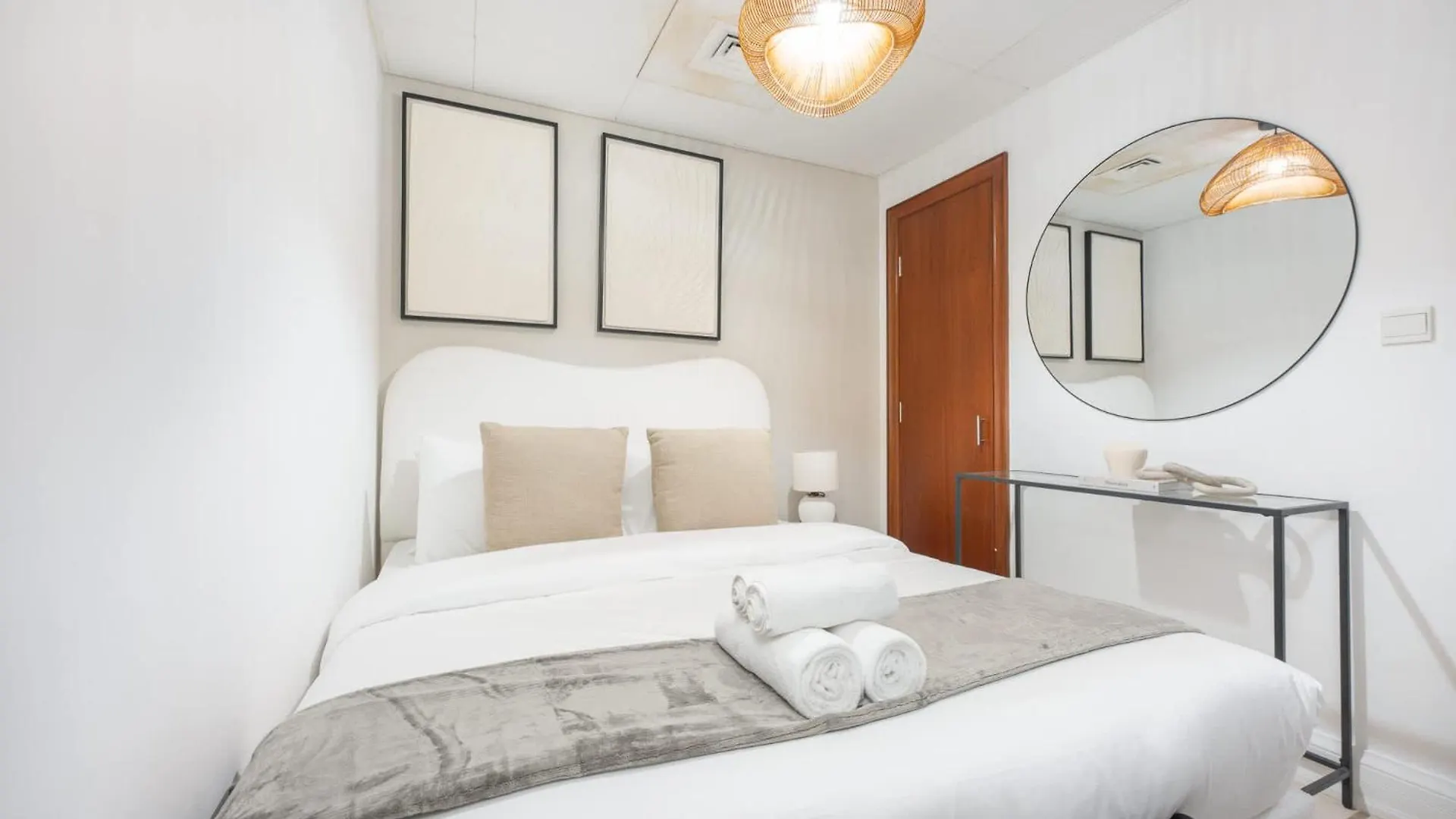 Apartment Prime 2Br Near Marina Mall & Tram Dubai