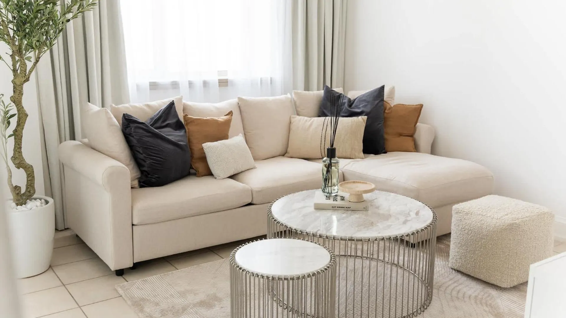 Prime 2Br Near Marina Mall & Tram Dubai Apartment