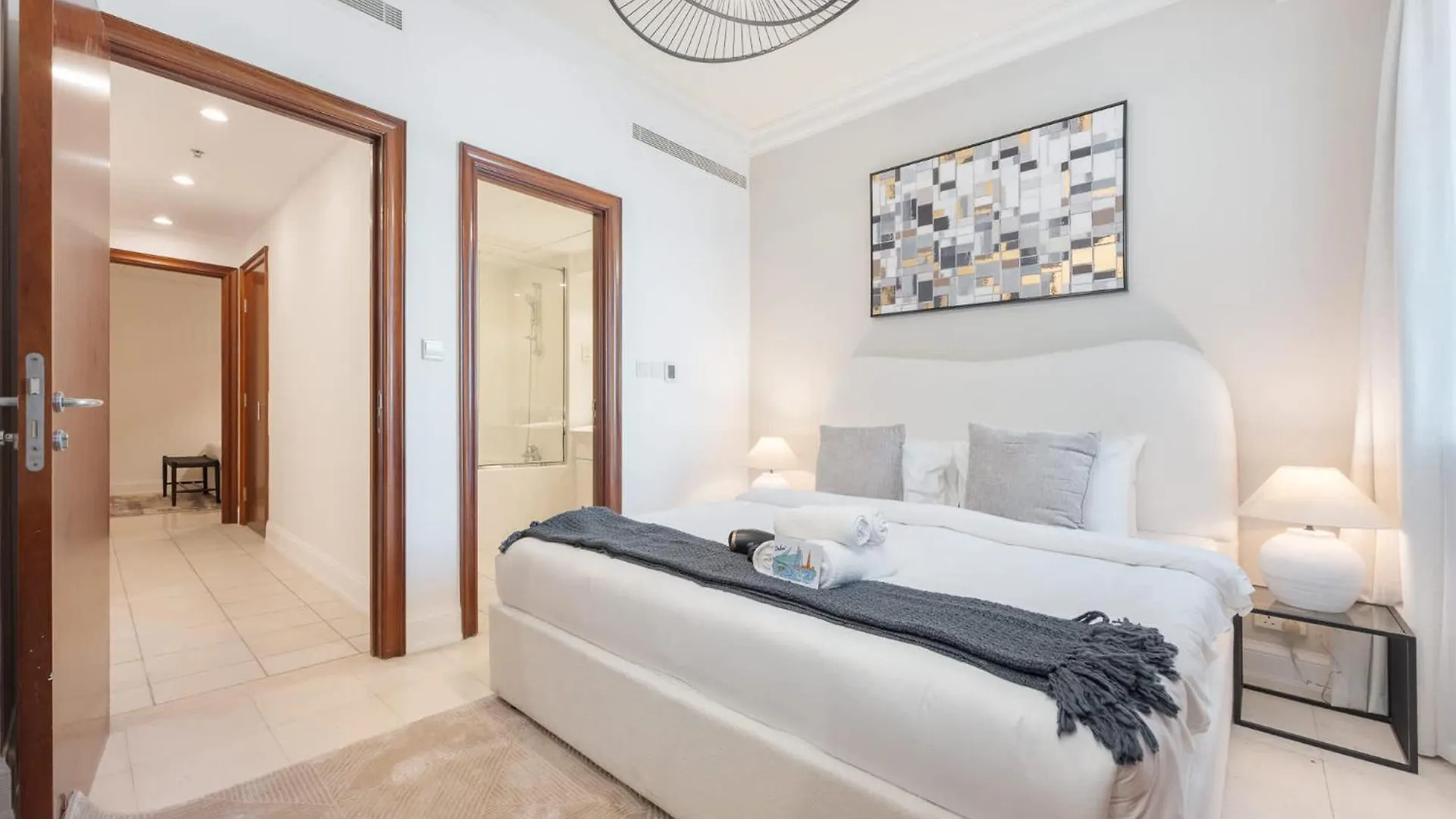 Apartment Prime 2Br Near Marina Mall & Tram Dubai